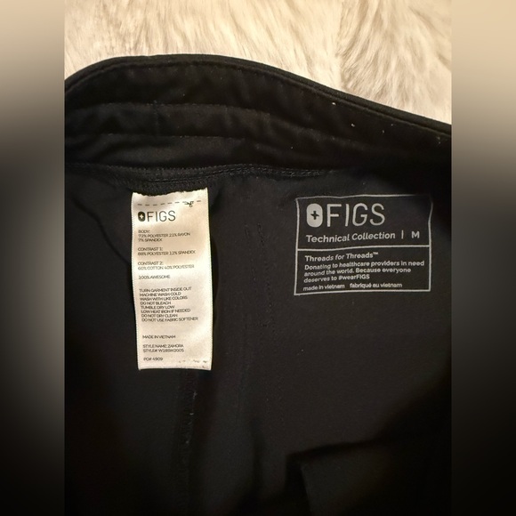 Figs Women’s Zamora Scrub Pants in Black - Picture 3 of 4